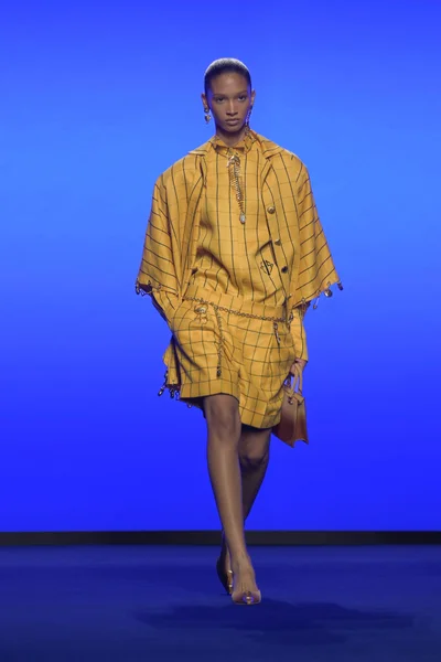 Look 30